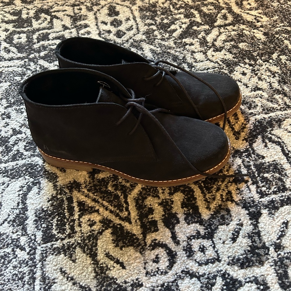 Hush Puppies black suede chukka bootie, size 9